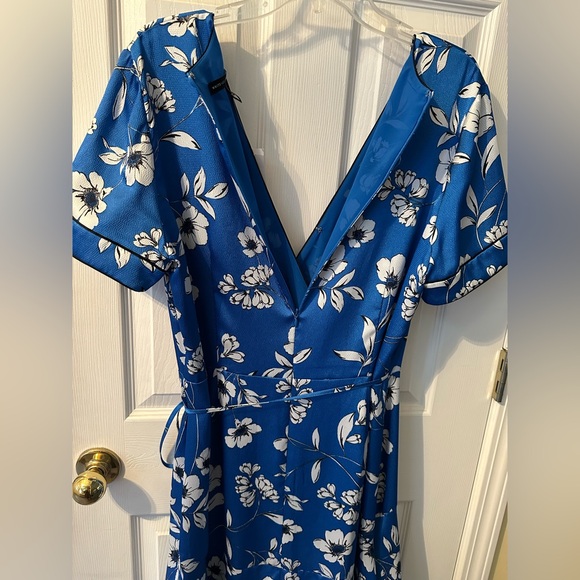 Beautiful/flowing Floral Print dress. Faux Wrap Midi Dress with layers size 14 - Picture 9 of 13